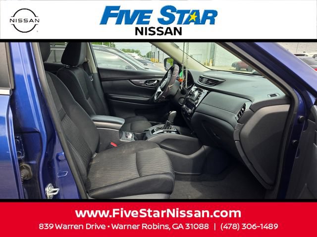 Used 2017 Nissan Rogue SV AWD/4WD image 16