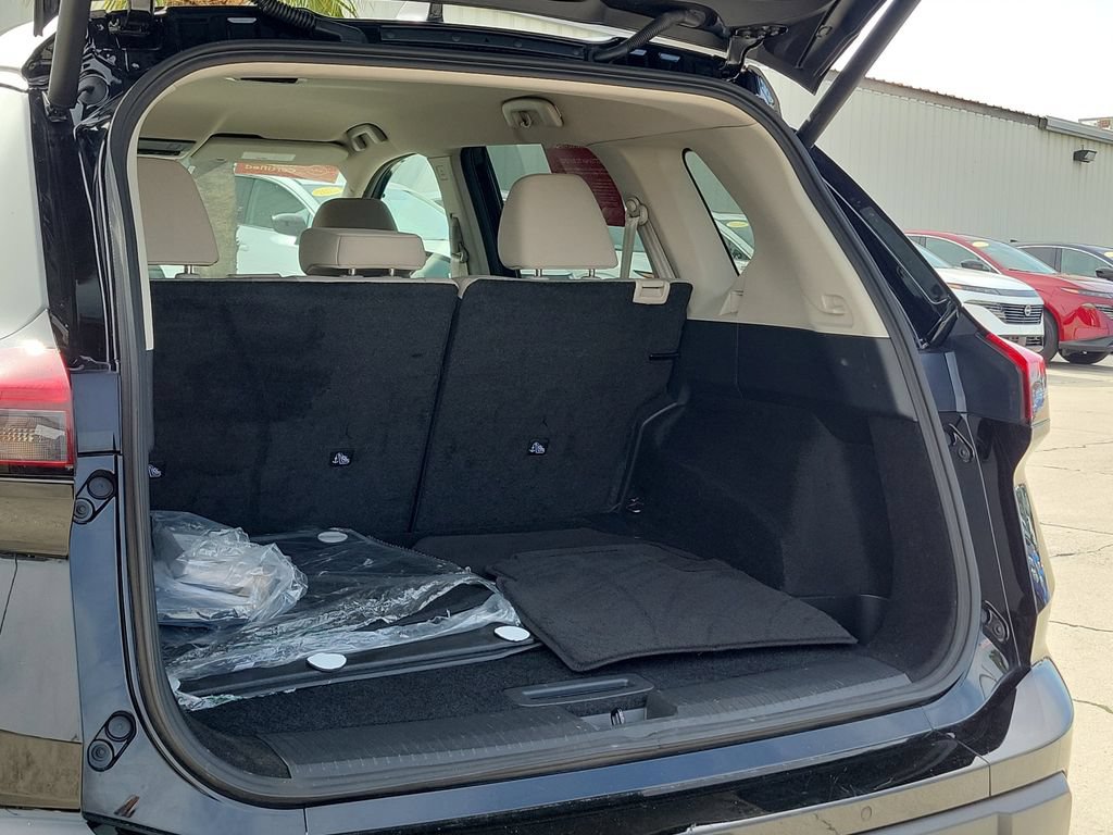 Certified 2025 Nissan Rogue SV FWD image 16