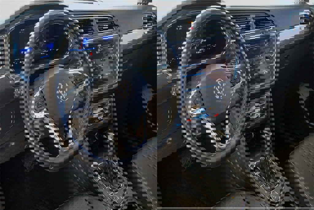 Used 2022 Volkswagen Tiguan SE image 9