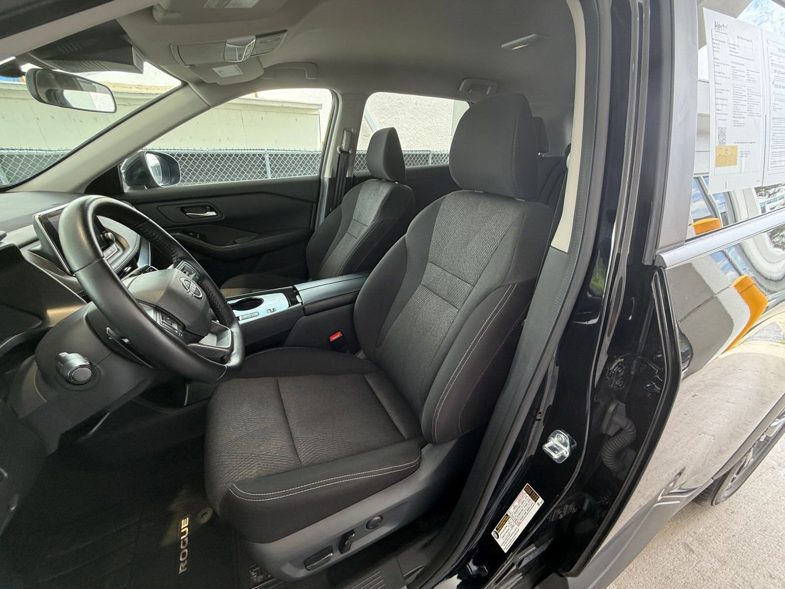 Used 2025 Nissan Rogue SV FWD image 38