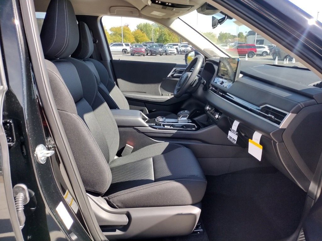 New 2025 Mitsubishi Outlander ES image 28