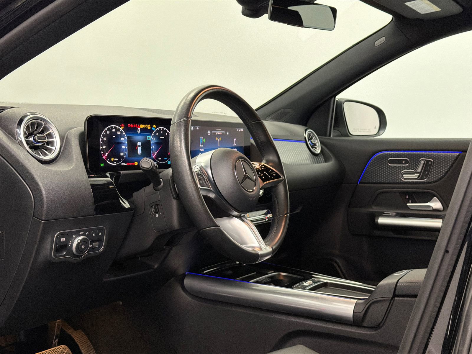 Used 2025 Mercedes-Benz GLA 250 4MATIC image 14