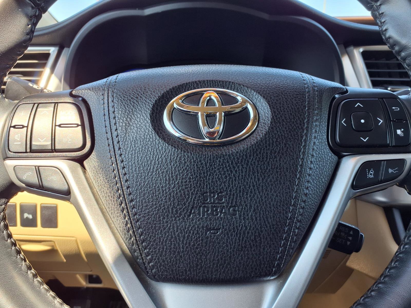 Used 2019 Toyota Highlander Limited AWD/4WD image 18