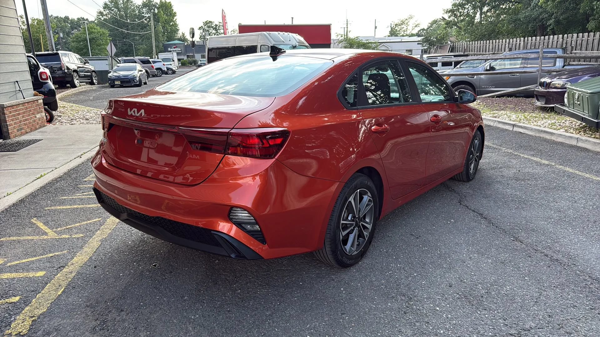 Used 2023 Kia Forte LXS w/ LXS Technology Package FWD image 5