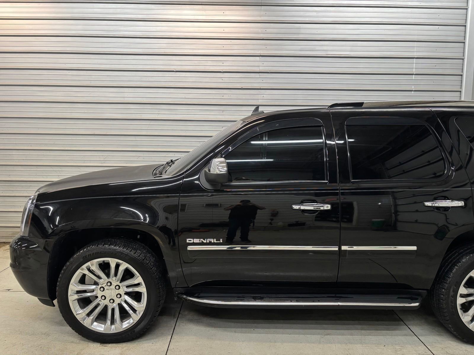 Used 2014 GMC Yukon Denali AWD/4WD image 3