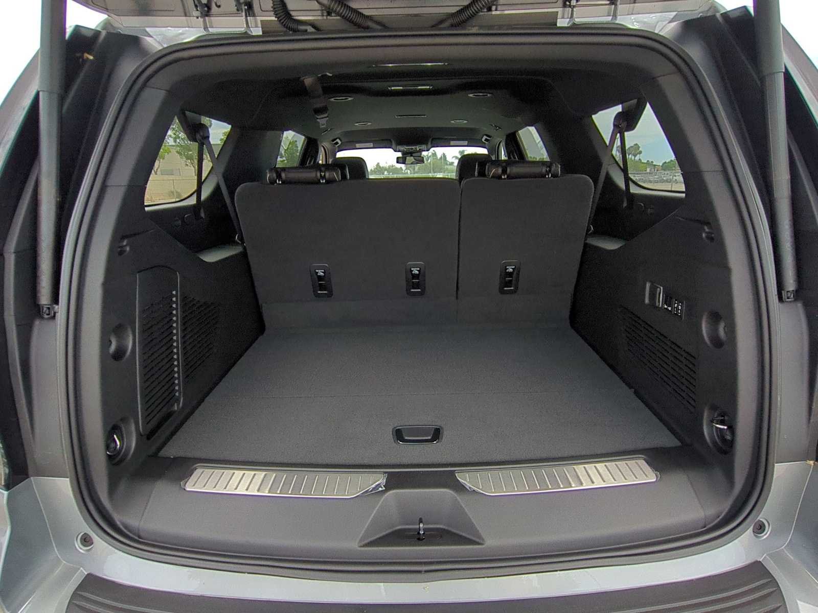 New 2026 Chevrolet Suburban Premier AWD/4WD image 25