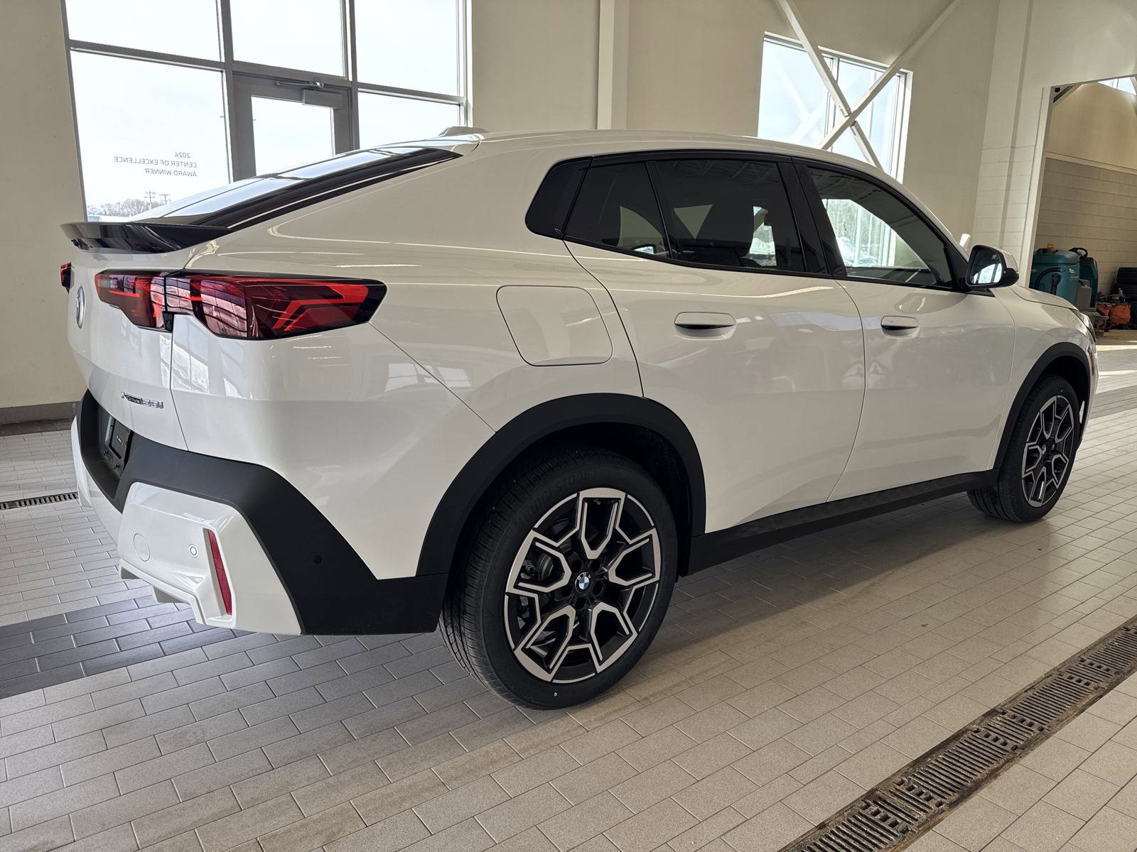 Used 2025 BMW X2 xDrive28i w/ Convenience Package image 5