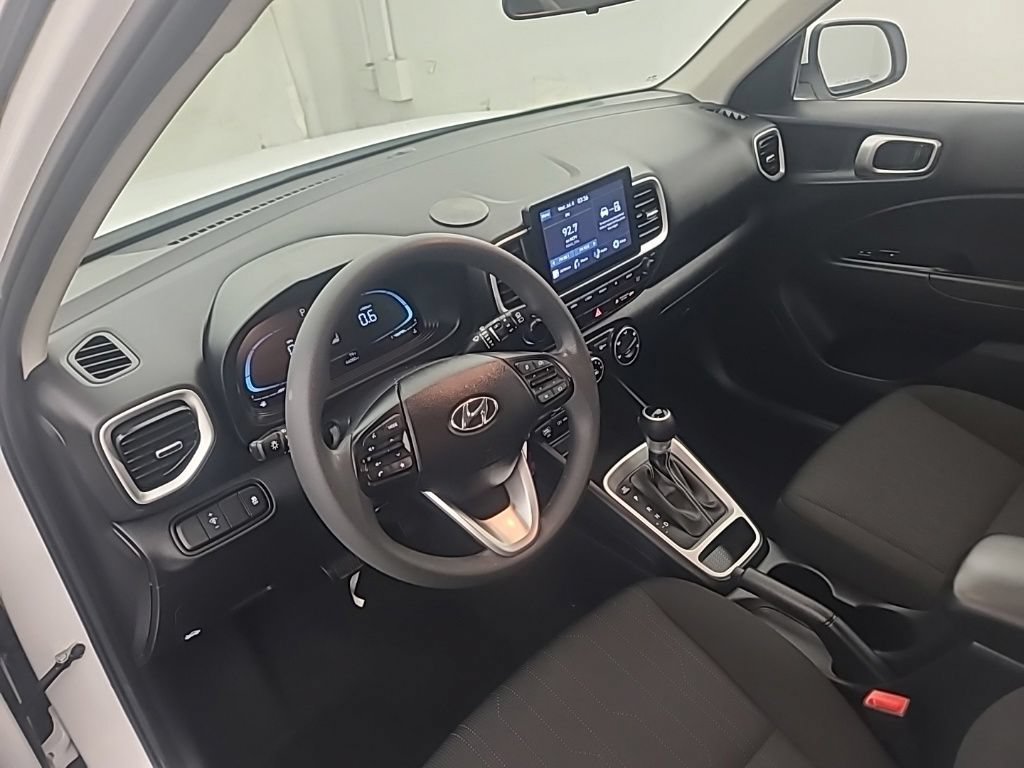 Used 2024 Hyundai Venue SE FWD image 23