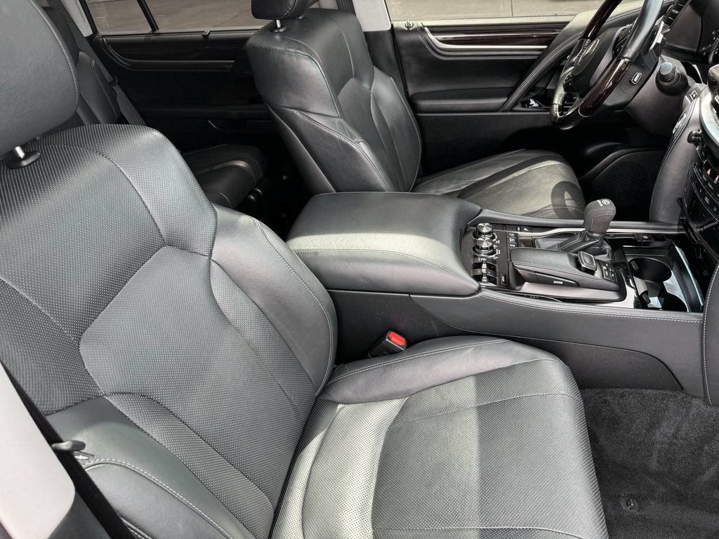 Used 2018 Lexus LX 570 4WD image 32