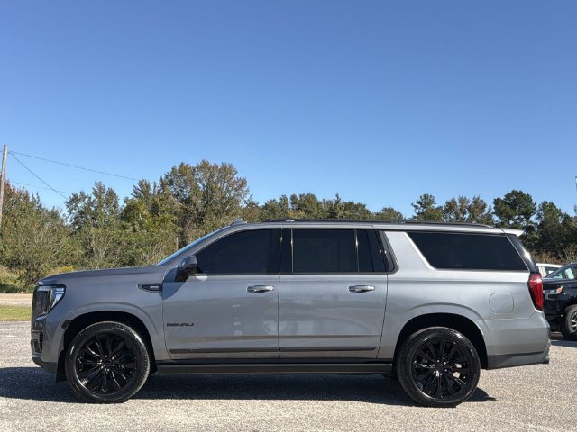 Used 2022 GMC Yukon XL Denali RWD image 11