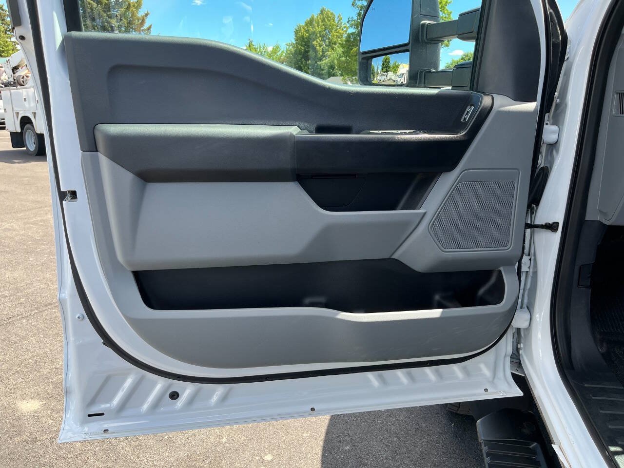 Used 2025 Ford F550 4x4 Crew Cab Super Duty image 10