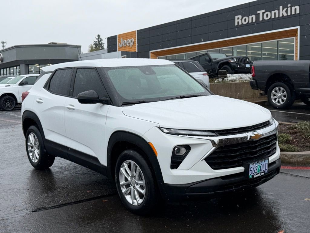 Used 2025 Chevrolet TrailBlazer LS w/ LS Convenience Package image 2