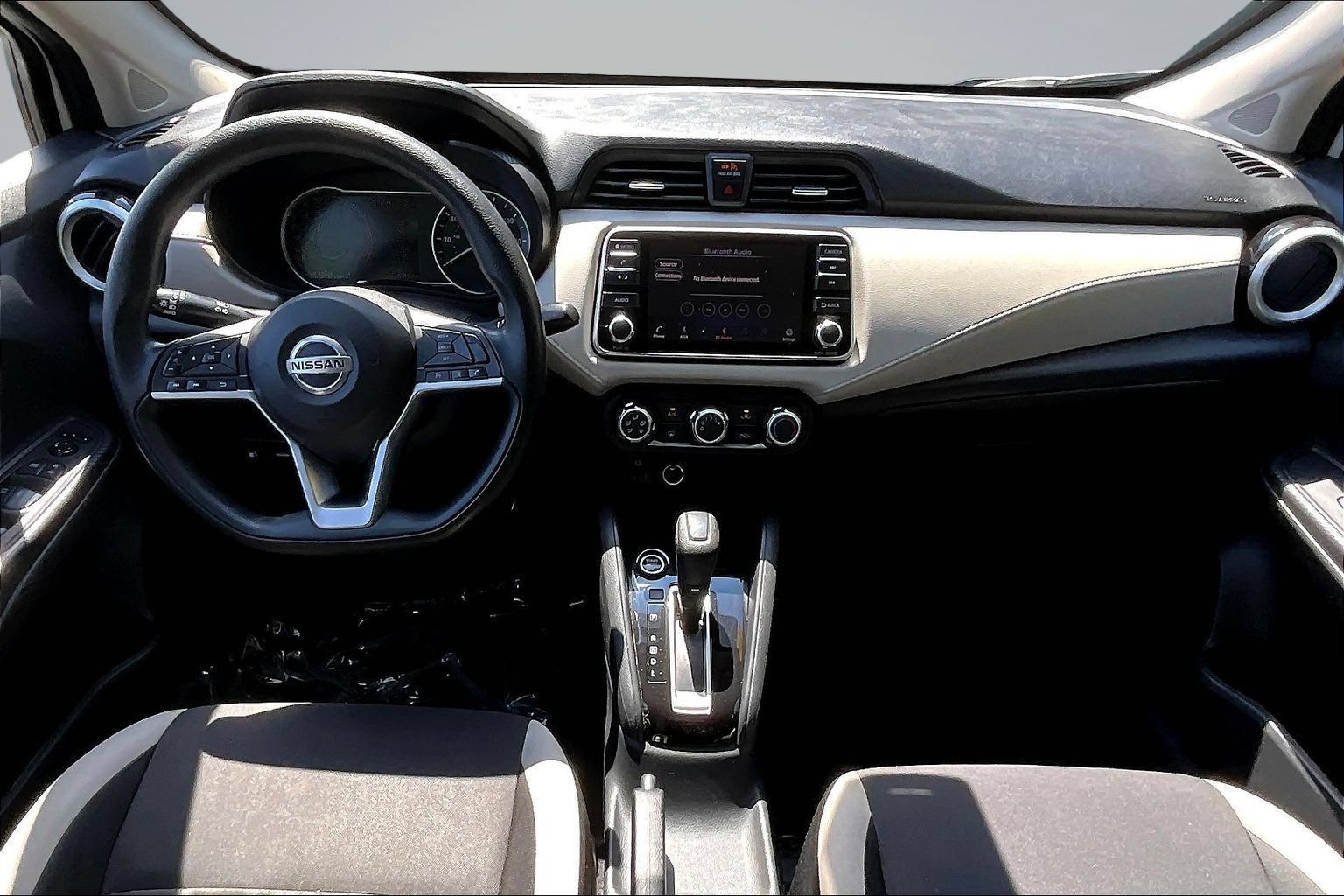 Used 2022 Nissan Versa SV FWD image 7