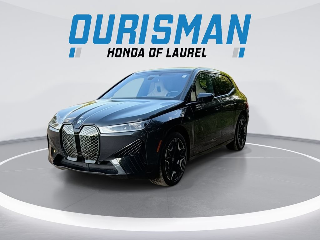 Used 2024 BMW iX xDrive50 w/ Sport Package AWD/4WD image 4
