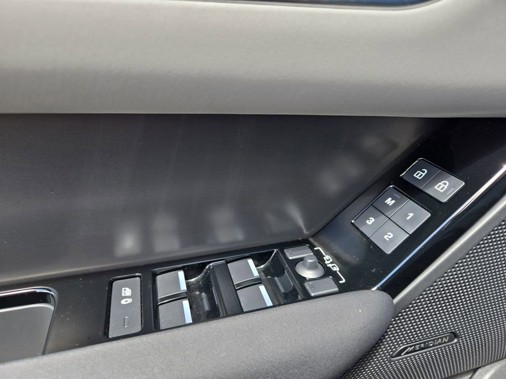 Used 2024 Land Rover Range Rover Velar Dynamic SE AWD/4WD image 19