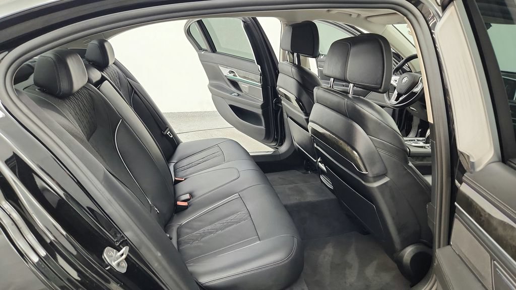 Used 2018 BMW 750i xDrive AWD/4WD image 35