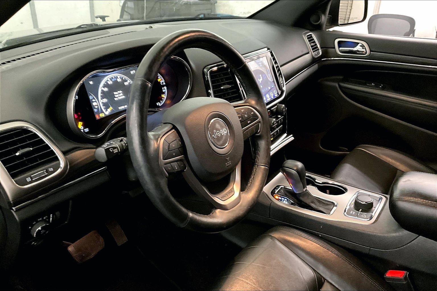 Used 2019 Jeep Grand Cherokee Limited image 12