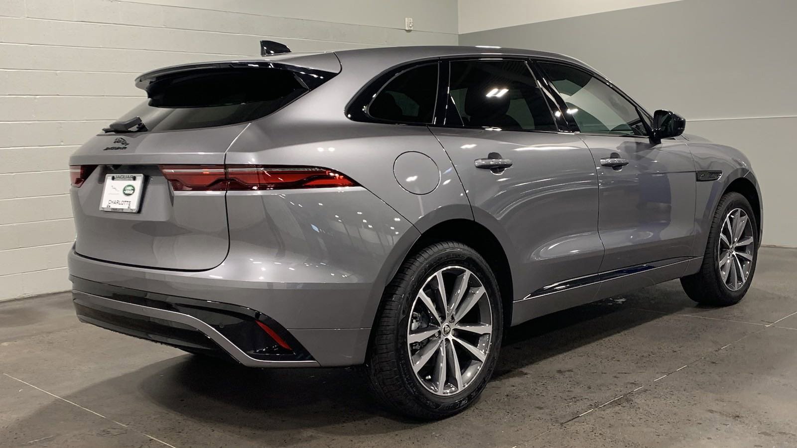 Certified 2025 Jaguar F-PACE R-Dynamic S image 2