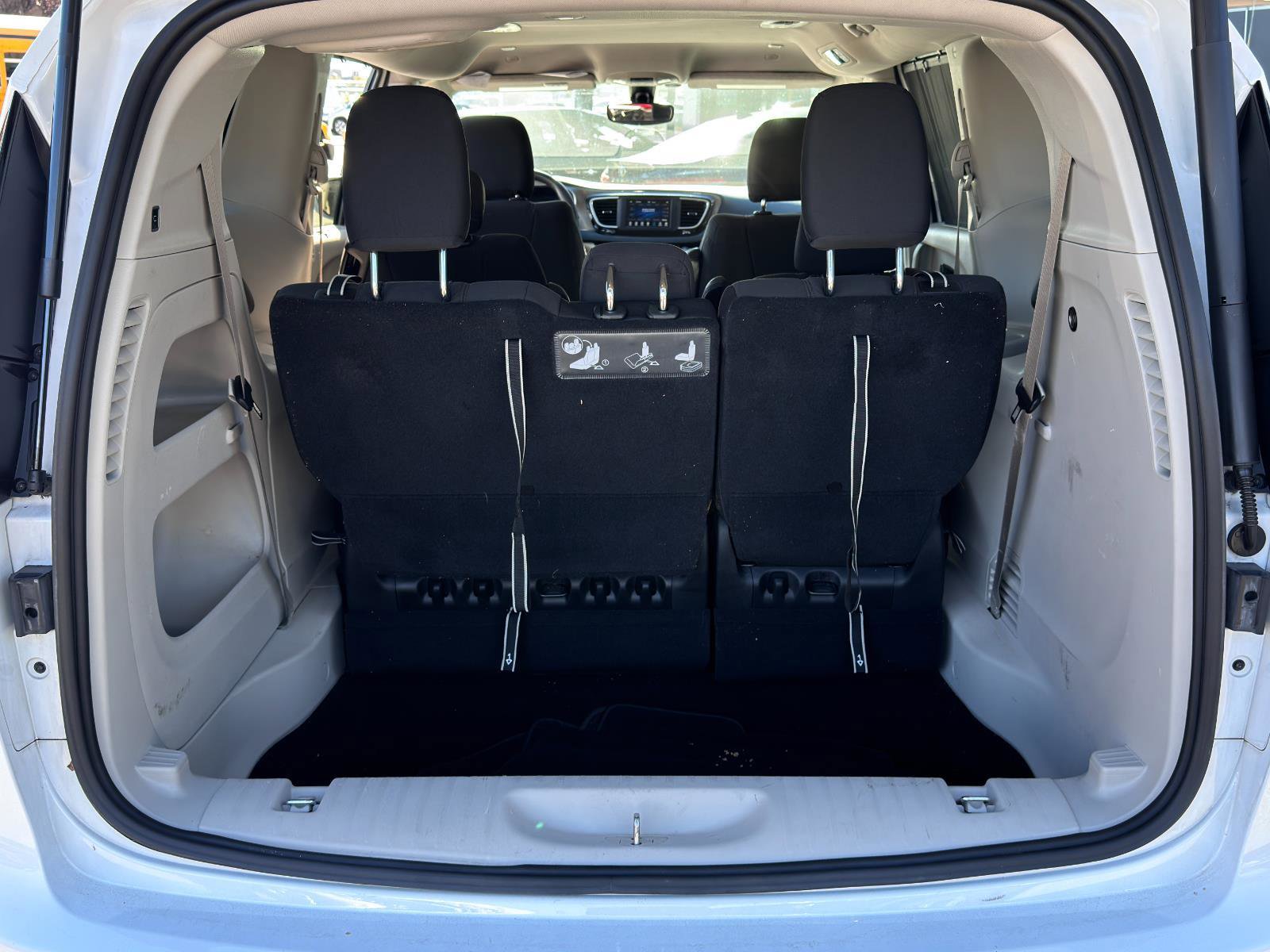 Used 2020 Chrysler Pacifica Touring image 8