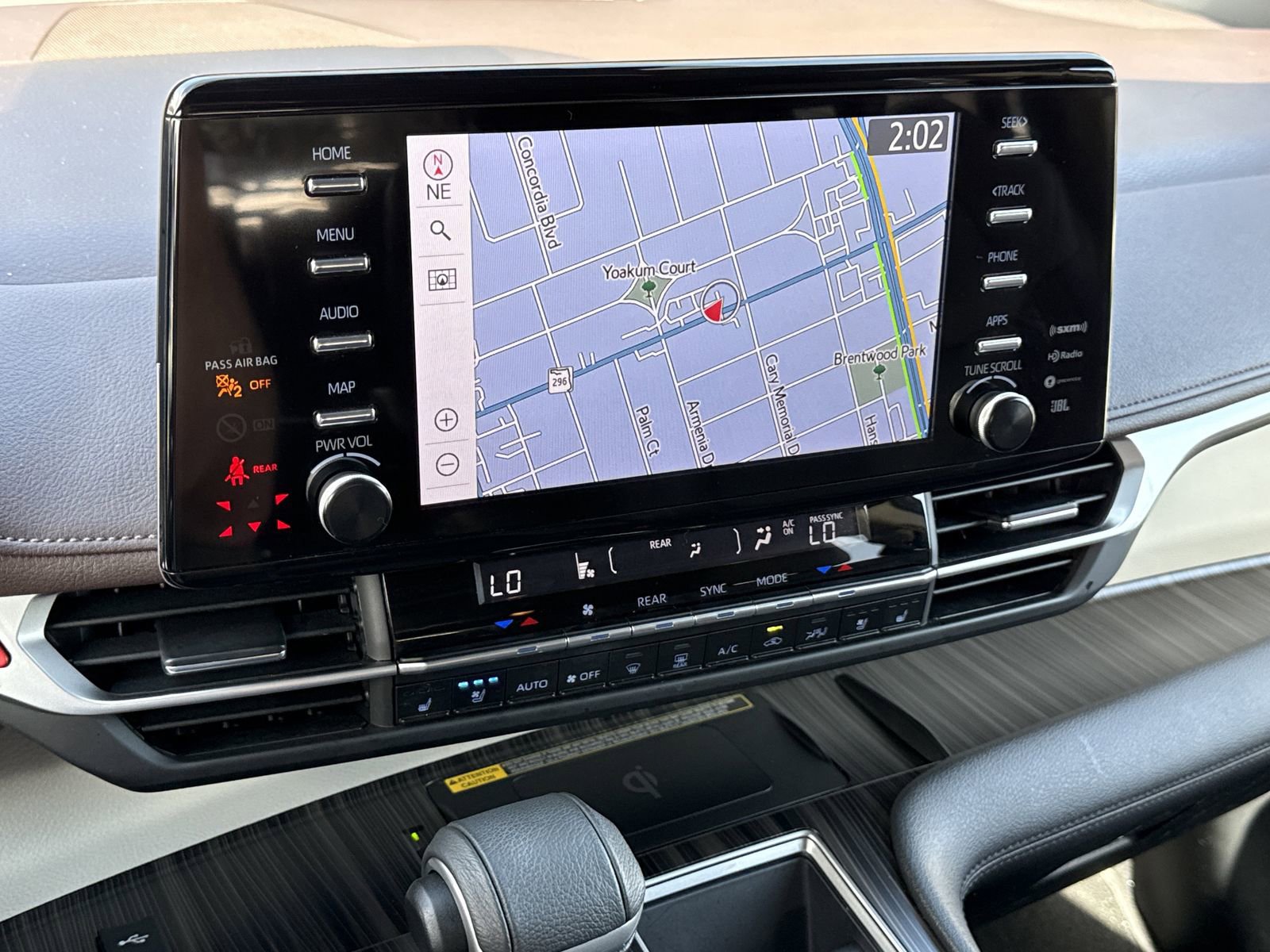 Used 2023 Toyota Sienna Platinum image 30