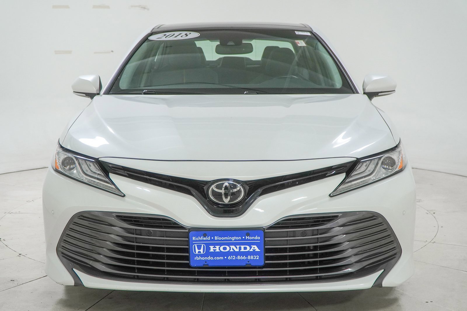 Used 2018 Toyota Camry XLE image 3