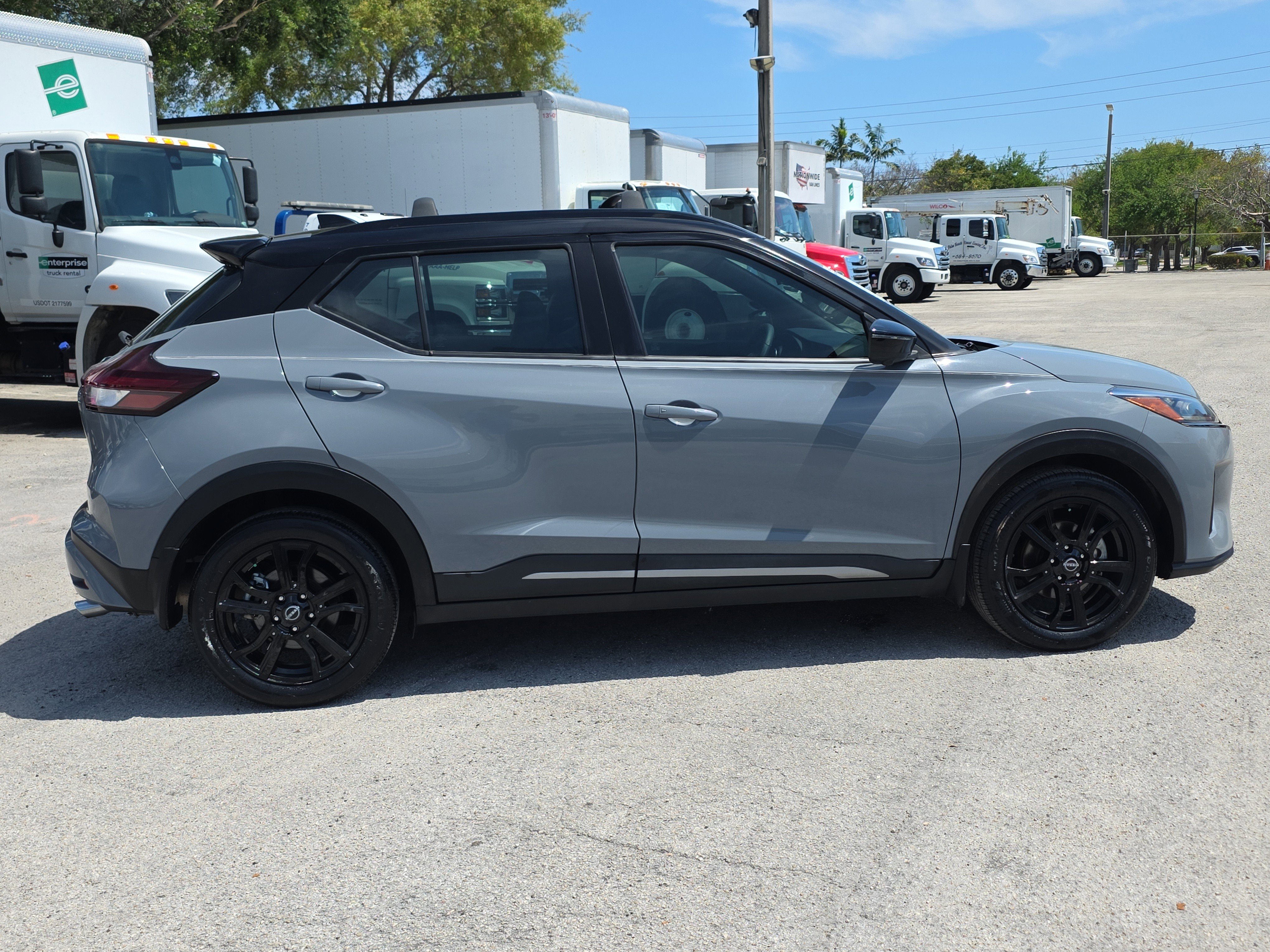 Used 2022 Nissan Kicks SR w/ Premium Package image 8