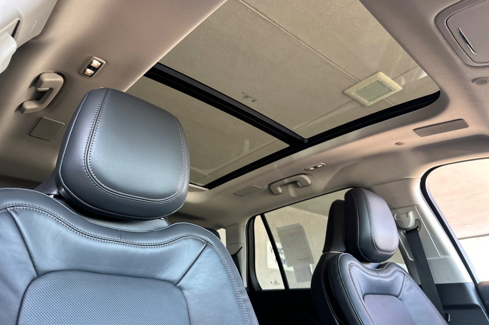 New 2025 Lincoln Aviator Reserve w/ Luxury Package image 16