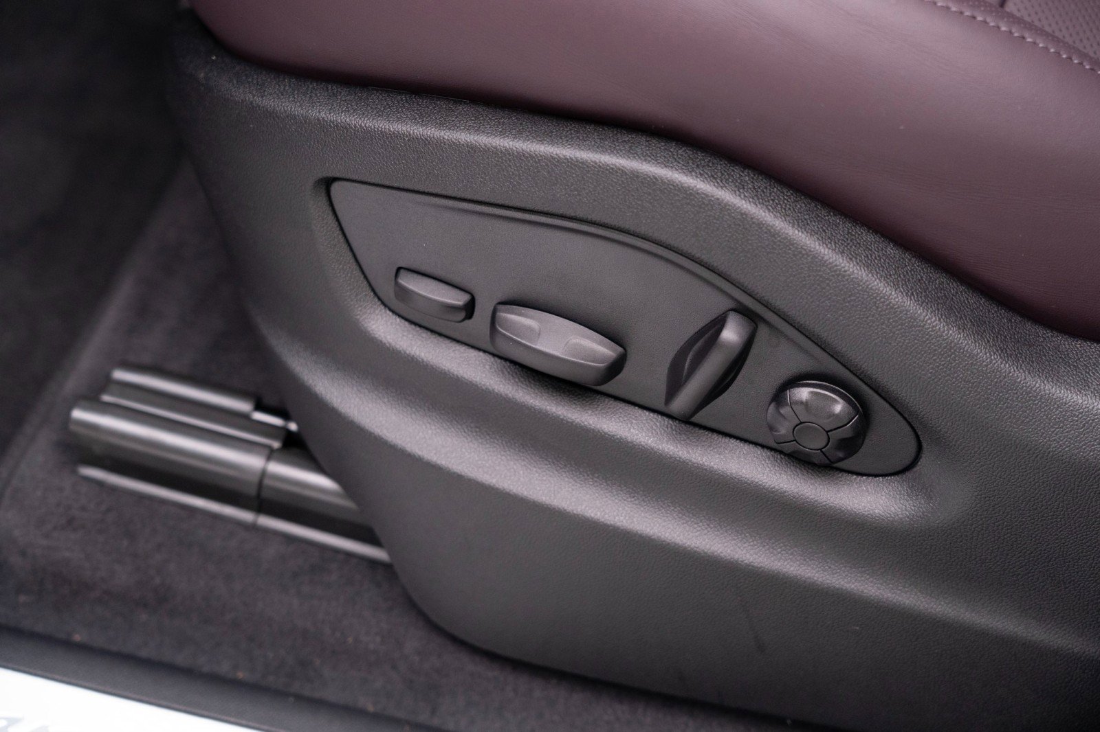 Certified 2025 Porsche Cayenne E-Hybrid image 16