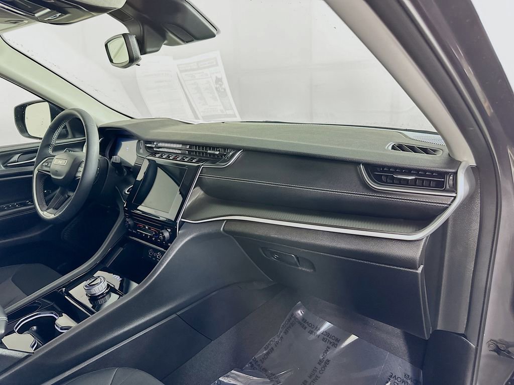 Certified 2023 Jeep Grand Cherokee Laredo image 38