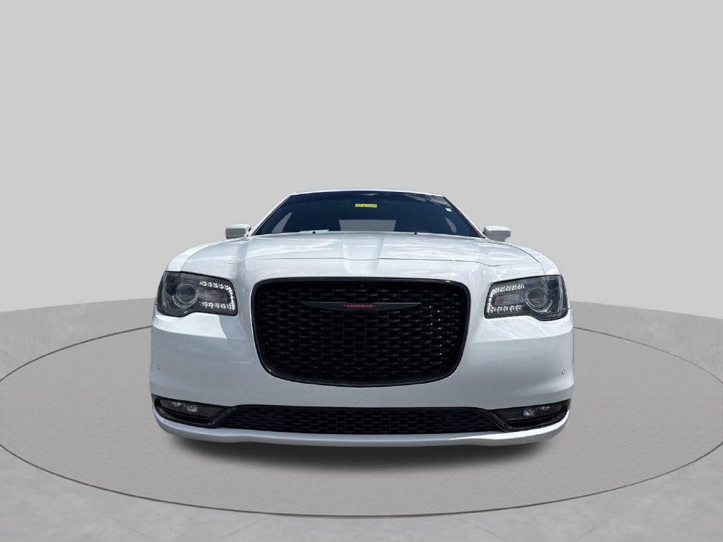 Used 2023 Chrysler 300 S w/ Comfort Group RWD image 2