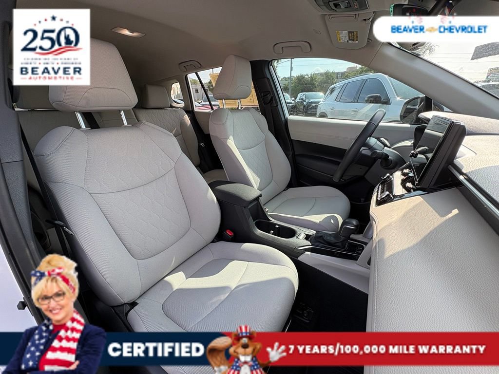 Used 2025 Toyota Corolla Cross LE FWD image 27