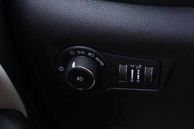 Used 2025 Jeep Compass Limited AWD/4WD image 20