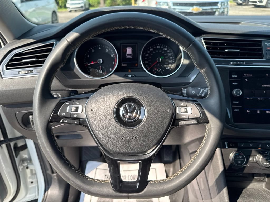 Used 2021 Volkswagen Tiguan SE w/ Panoramic Sunroof Package AWD/4WD image 14