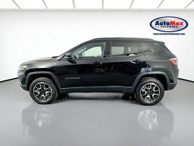Used 2025 Jeep Compass Trailhawk image 8