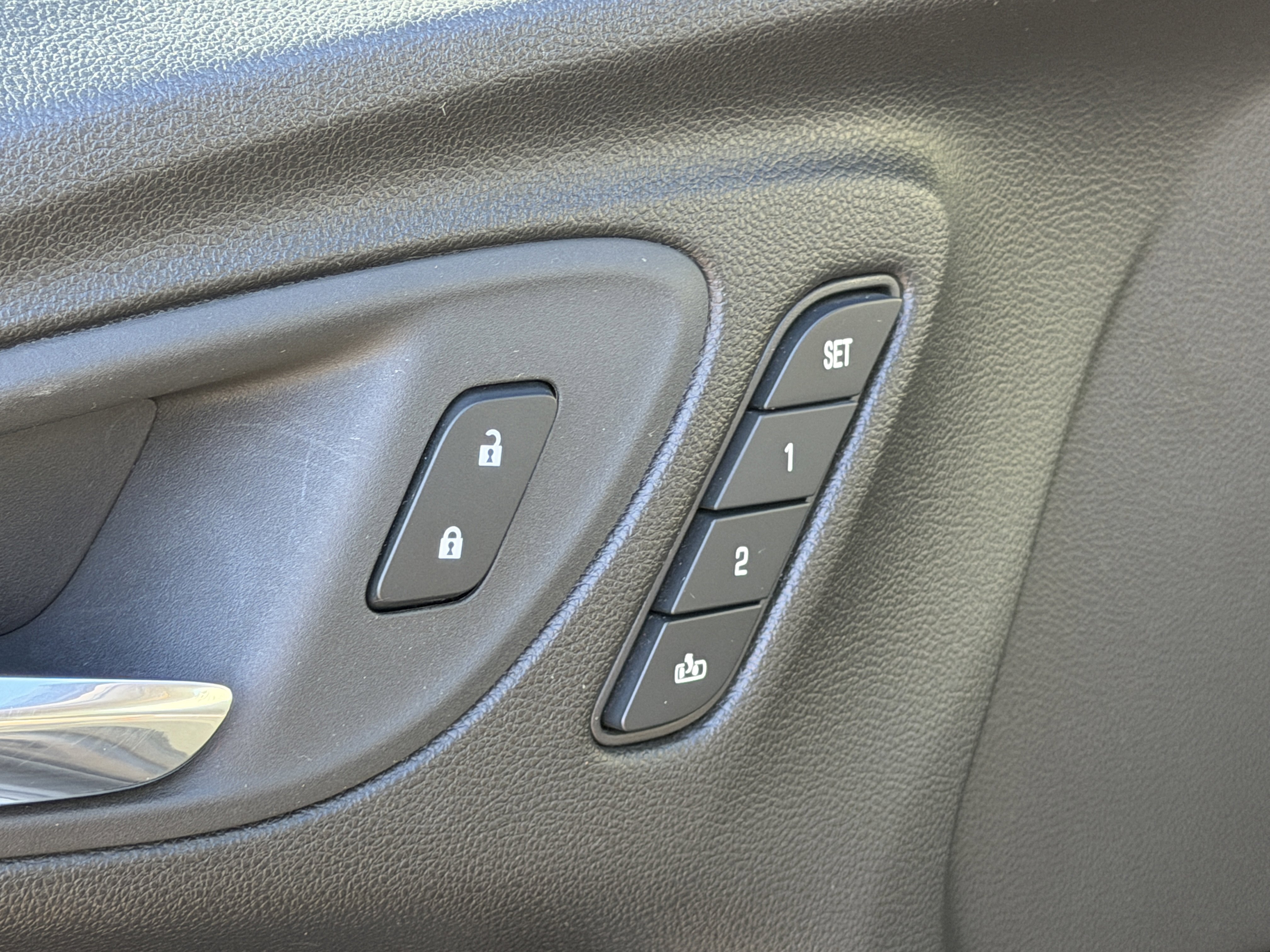 Used 2023 Buick Encore GX Essence w/ Experience Buick Package image 18