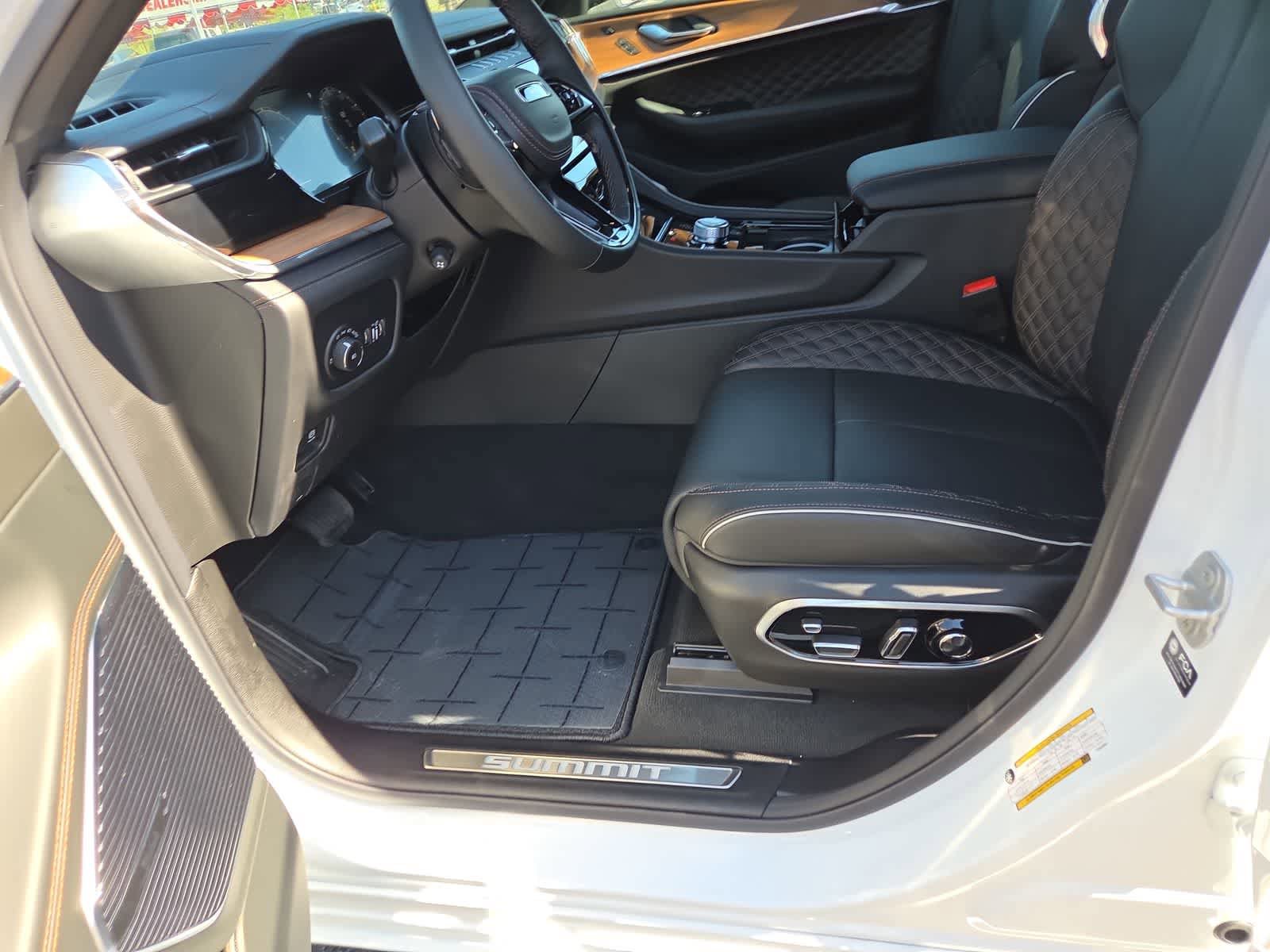 New 2026 Jeep Grand Cherokee Summit AWD/4WD image 19