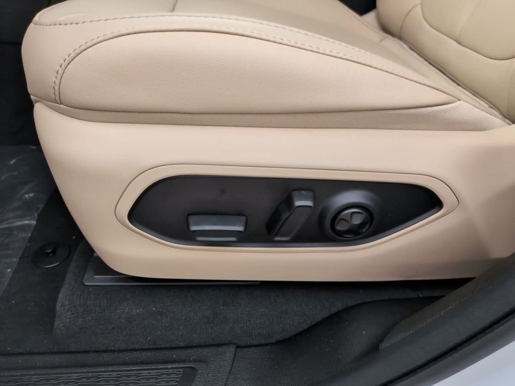 New 2026 Jeep Grand Cherokee L Limited AWD/4WD image 22