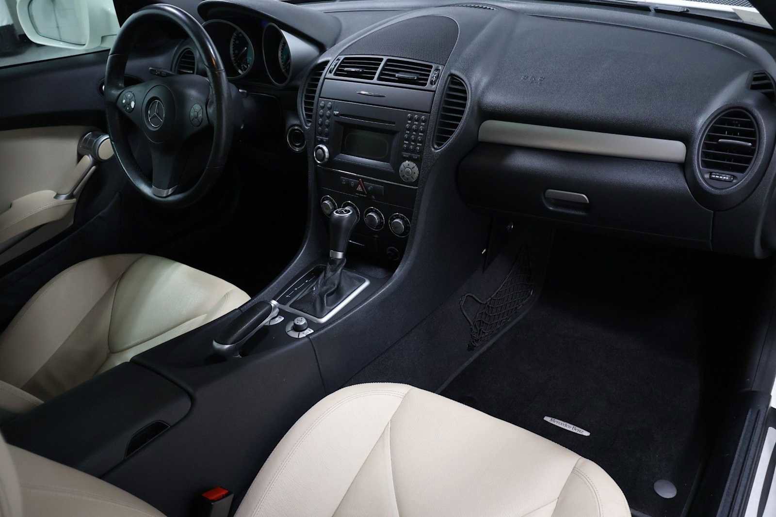 Used 2009 Mercedes-Benz SLK 300 image 6