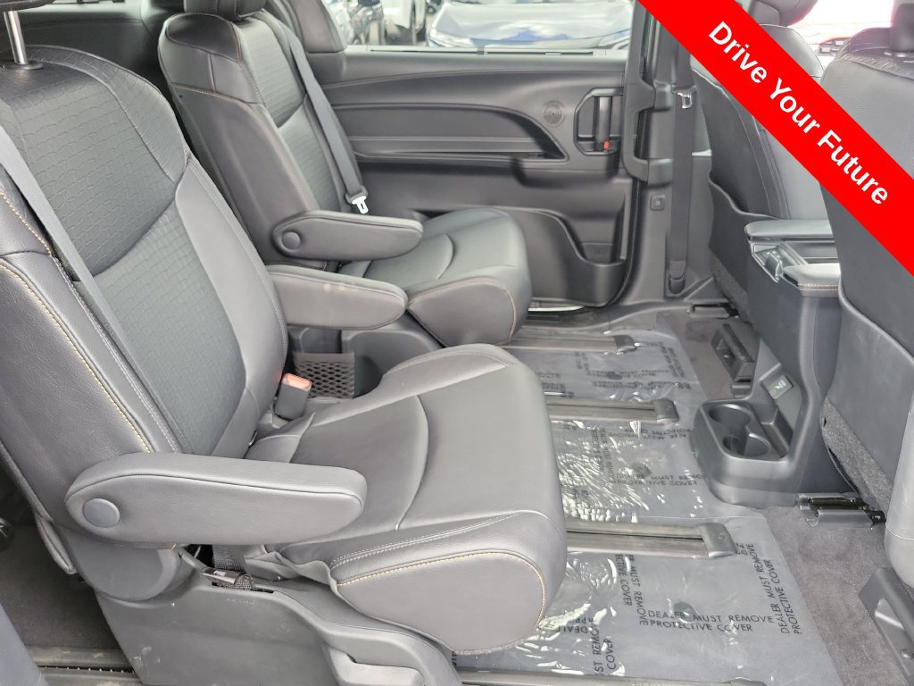 Used 2026 Toyota Sienna XLE Woodland Edition AWD/4WD image 21