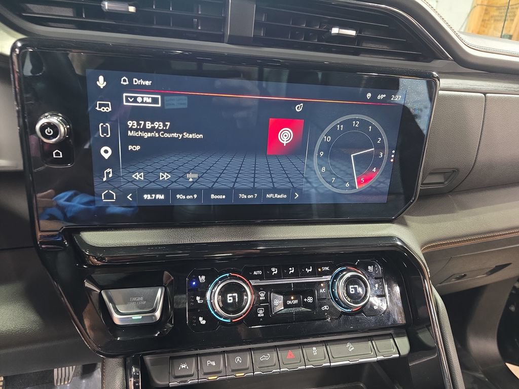 Used 2023 GMC Sierra 1500 AT4 w/ Technology Package AWD/4WD image 19