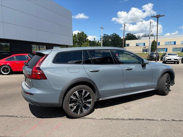 Used 2023 Volvo V60 B5 Cross Country Ultimate AWD/4WD image 3