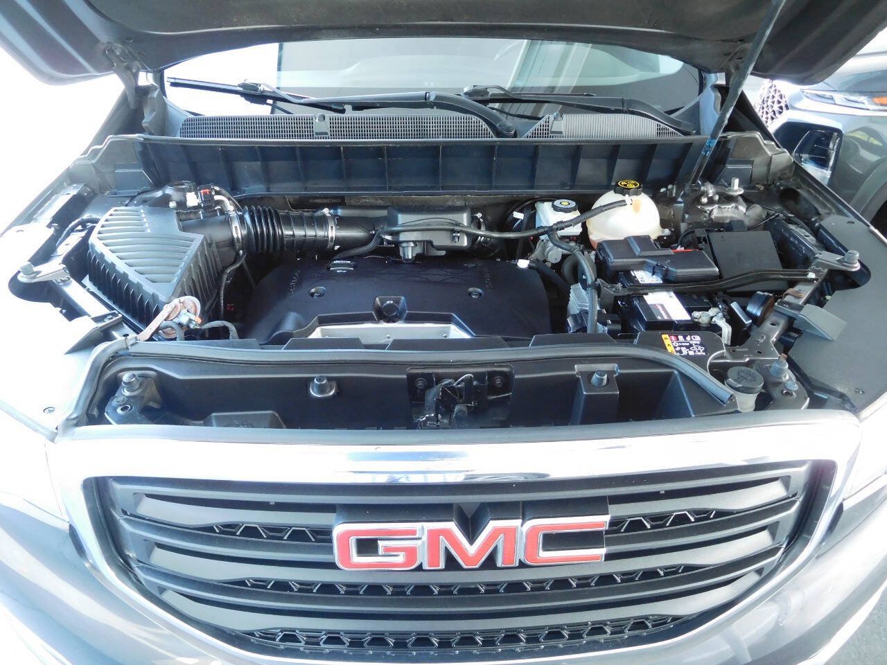 Used 2019 GMC Acadia SLE FWD image 16