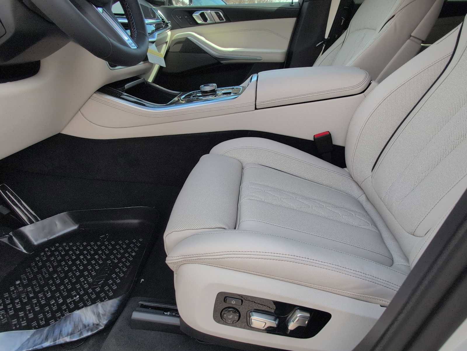 New 2026 BMW X5 M60i image 16