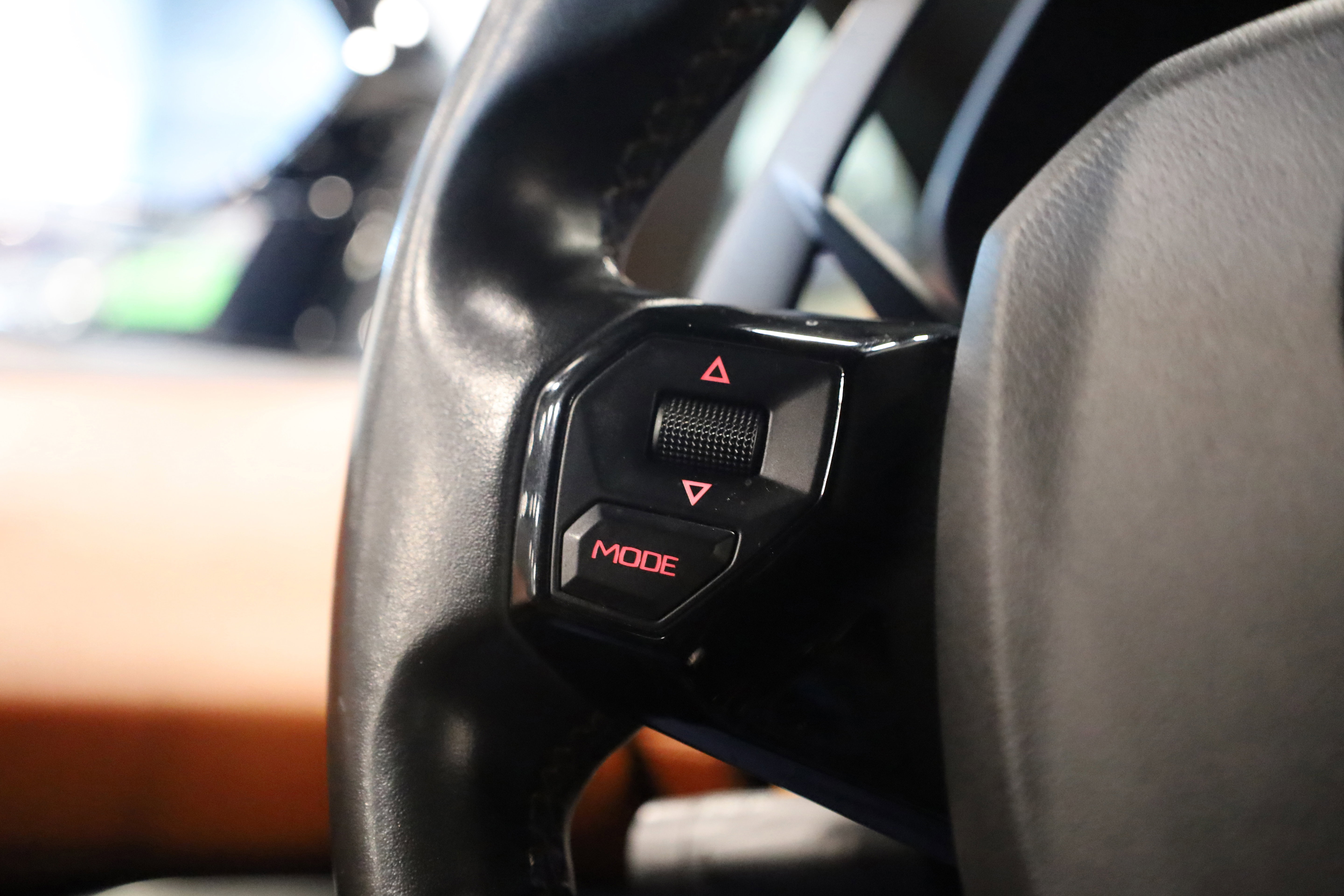 Used 2018 Lamborghini Aventador S image 23