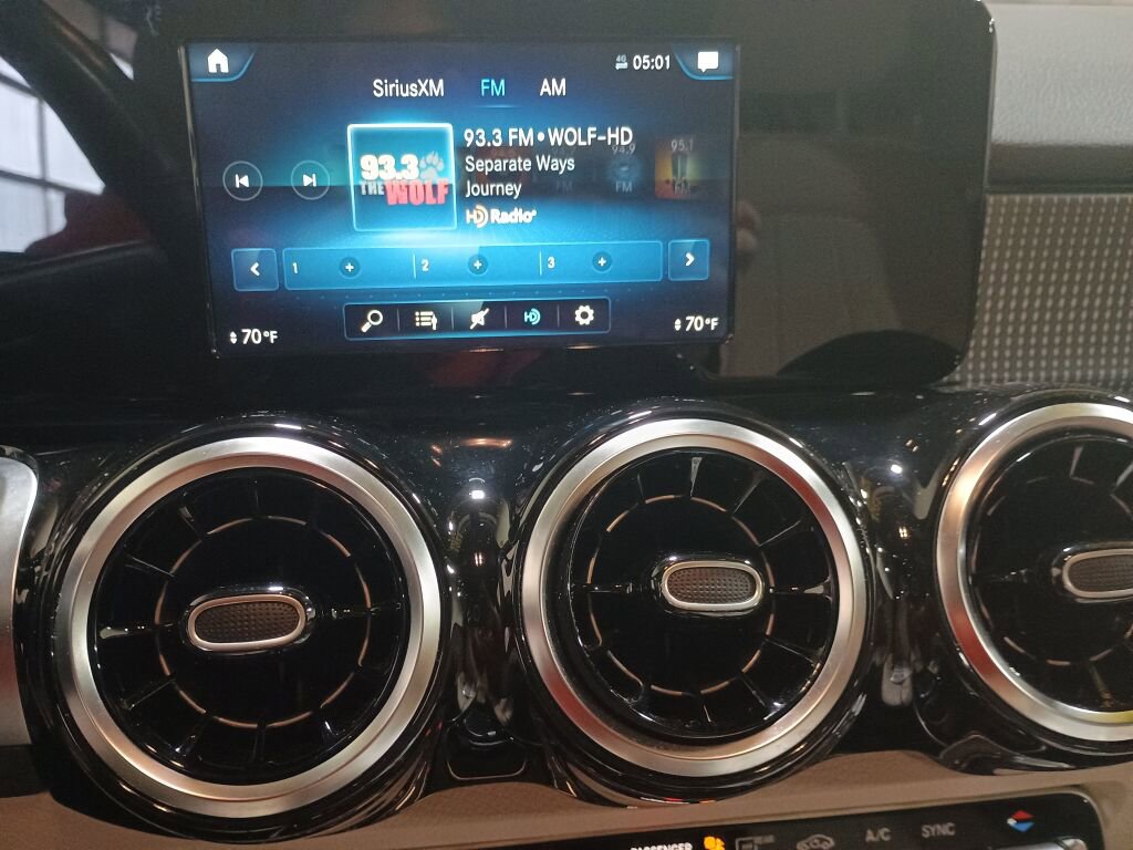 Certified 2021 Mercedes-Benz GLB 250 4MATIC image 11