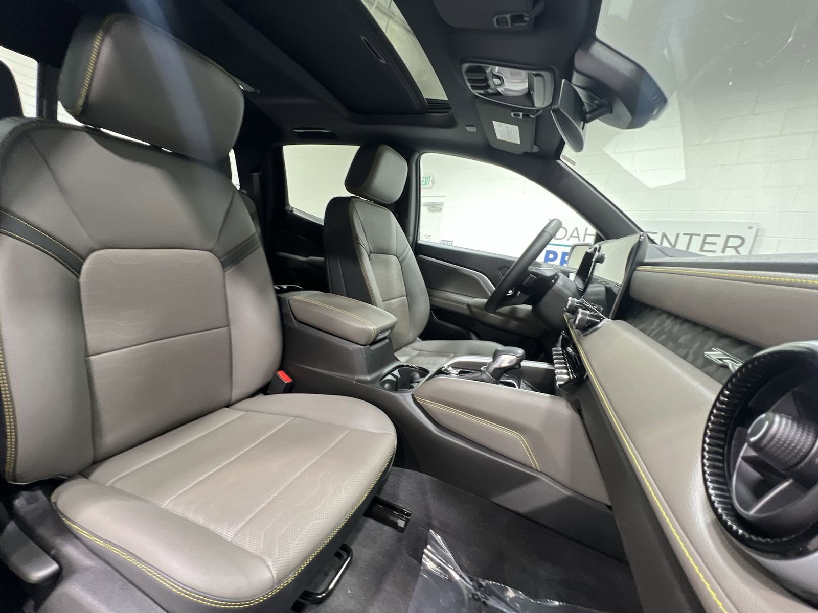 Used 2024 Chevrolet Colorado ZR2 w/ ZR2 Convenience Package III image 25