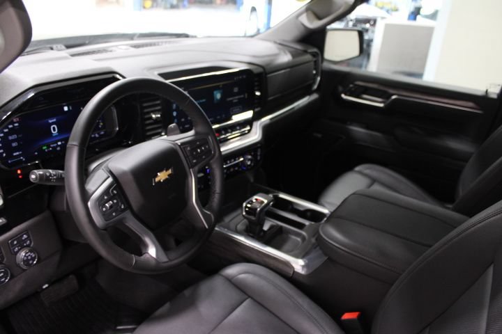 Used 2025 Chevrolet Silverado 1500 LTZ AWD/4WD image 47
