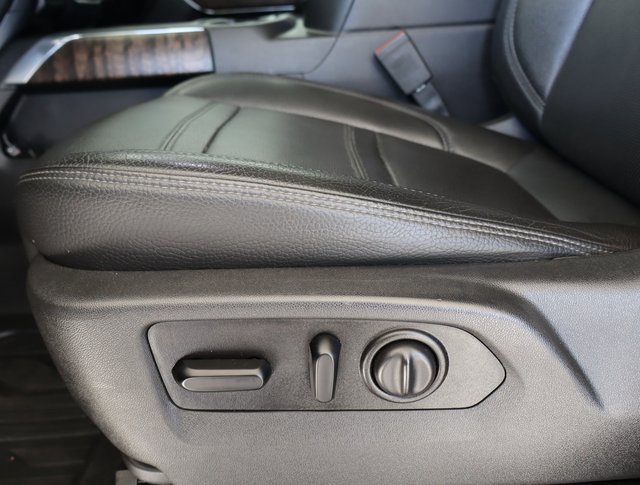 Used 2020 GMC Sierra 3500 Denali w/ Denali Ultimate Package image 21