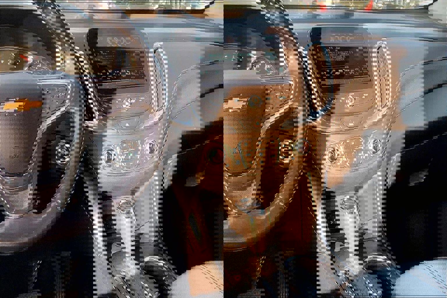 Used 2018 Chevrolet Equinox Premier image 6