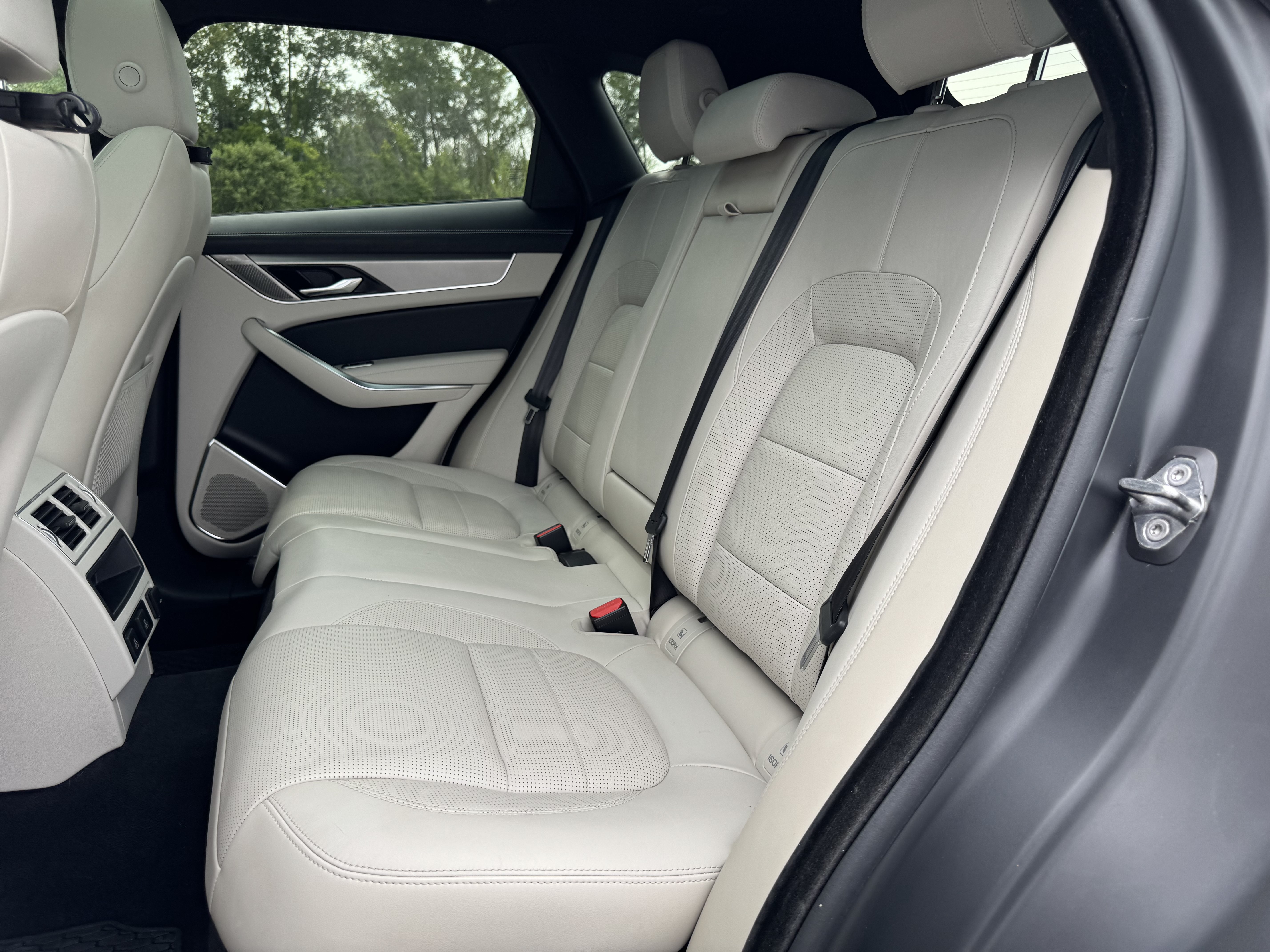 Certified 2024 Jaguar F-PACE R-Dynamic S AWD/4WD image 28